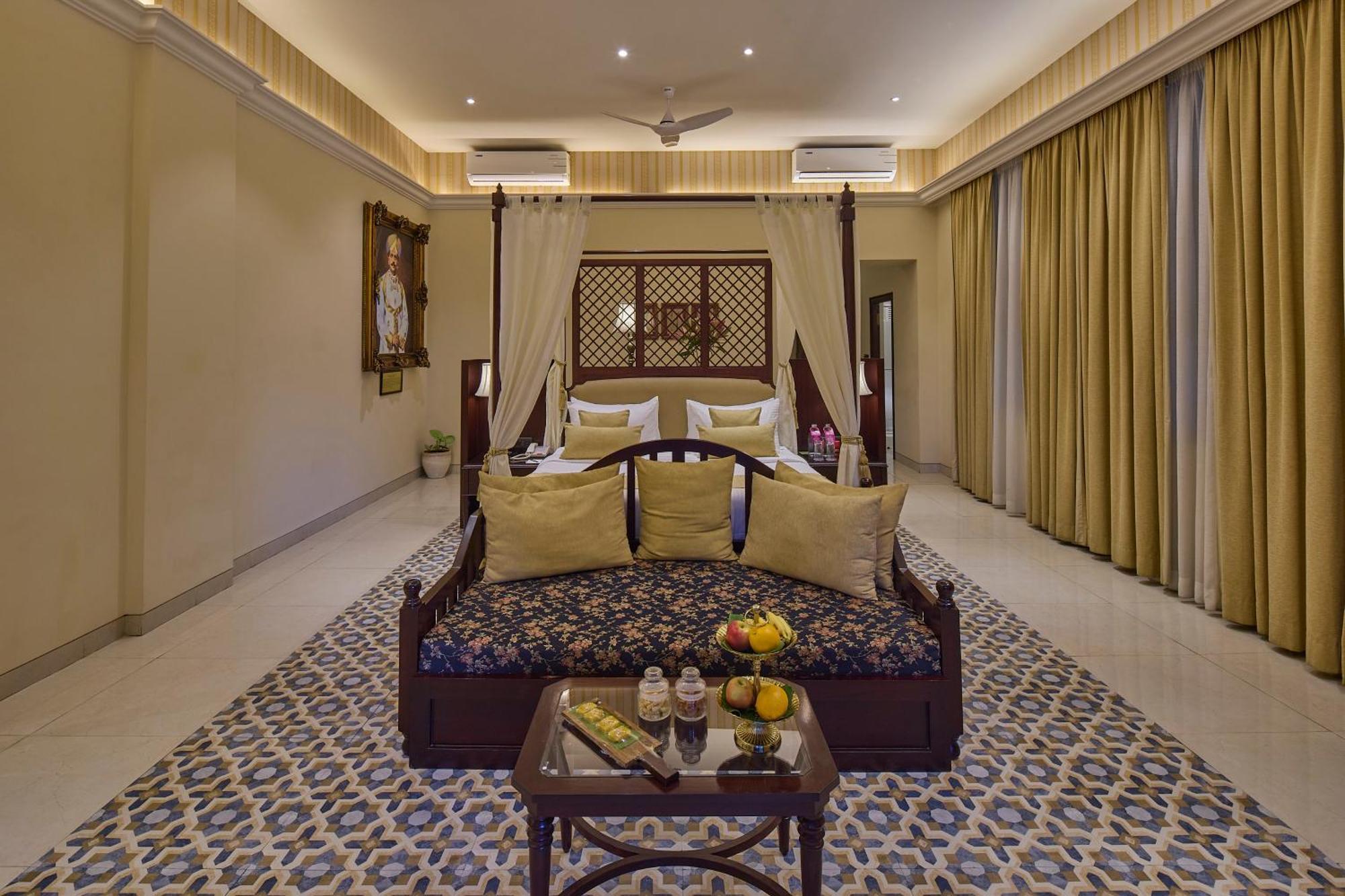 Royal Orchid Metropole Mysore Extérieur photo