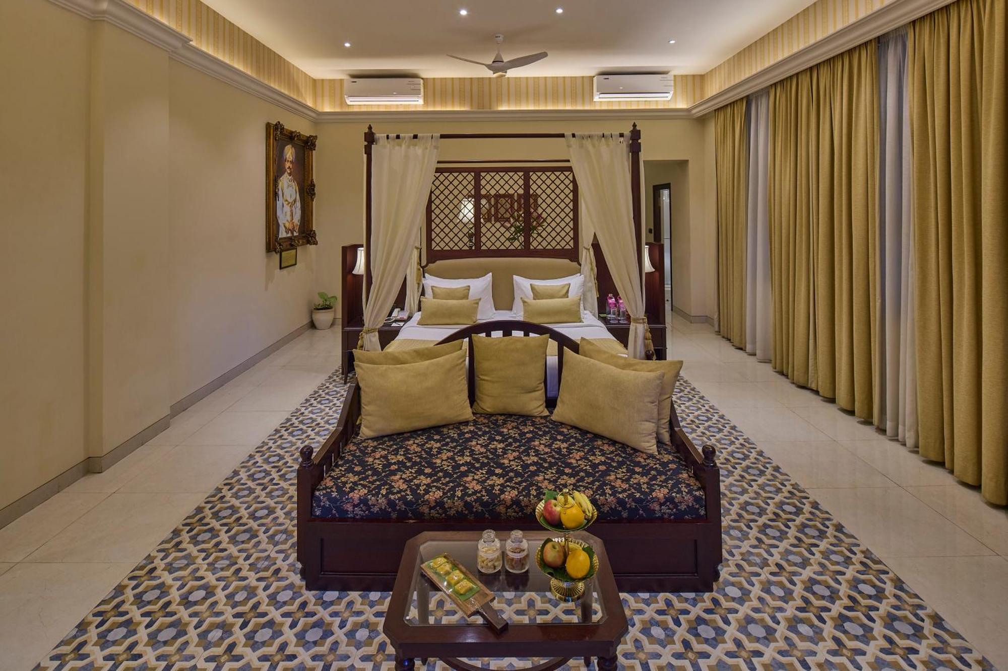 Royal Orchid Metropole Mysore Extérieur photo